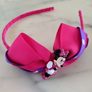 NWOT. RARE FIND! Minnie Mouse Headband With Minnie Figure And Bow Design.